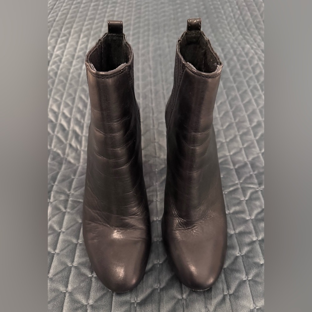 Vince Camuto Black Ankle Boots (7M) - Picture 4 of 12